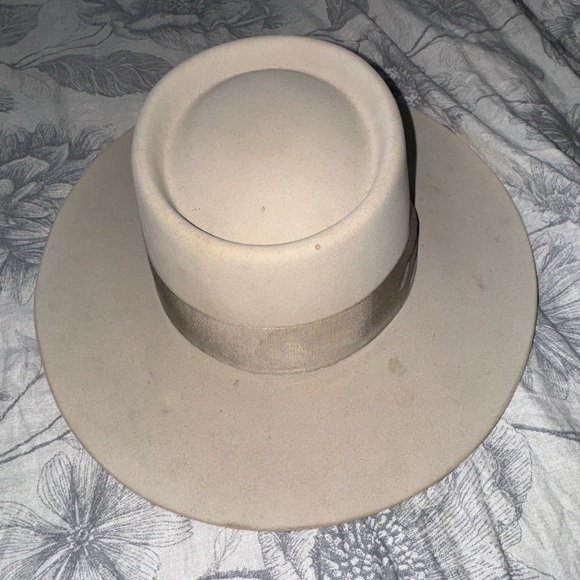 Stetson Cream Wide-Brim Hat - Picture 1 of 5